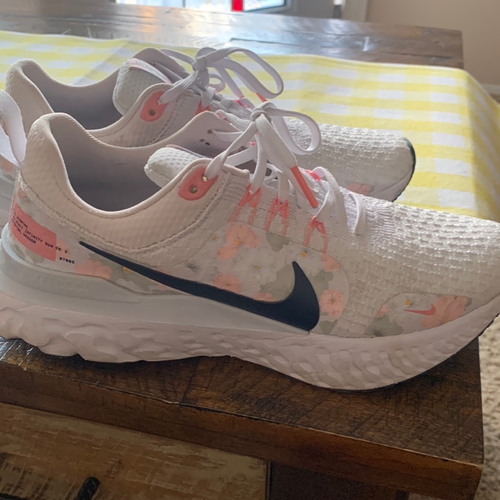 Nike tennis shoes